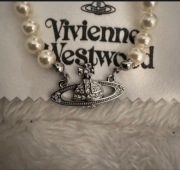 Srebrny naszyjnik z perłami VW