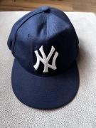 Nowa czapka z daszkiem rozmiar uniwersalny 