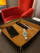 Taca ze skóry na zegarki, biżuterie i akcesoria