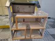 Drewniany domek dla lalek + mebelki