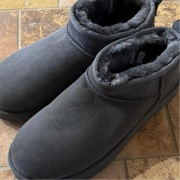 Sprzedam nowe UGG Ultra Mini w kolorze szarym, rozmiar 38