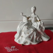 Figurka porcelanowa „Antoinette” Royal Doulton HN 2326