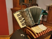 Mały niemiecki akordeon Sibylla Brand 40 basów 3-chórowy z futerałem