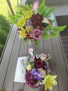 Kompozycja z książką pamiętamy na cmentarz grób 