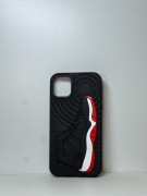 Etui na iPhone 11 inspirowane sneakersami – sportowy ,wyjątkowy design,
