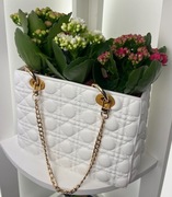 Nowoczesna doniczka osłonka w kształcie luksusowej torebki biało złota