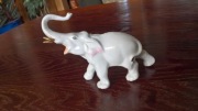 Porcelanowy słoń ręcznie malowany (1470)