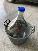 Balon do wina w plastikowym koszu 15 l