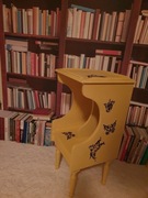 Szafka żółta z motywem motyli