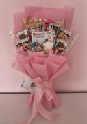 Bukiet jadalny, bukiet ze słodyczy Kinder, prezent róże mydlane  urodziny