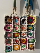 Torebka na szydełku z kwadratu babuni kolorowa