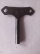 stary klucz do nakręcania zegarów 