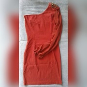 Ruda mini sukienka z ćwiekami na jedno ramię r. S