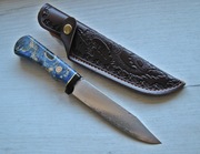 Nóż z ostrzem ze stali damasceńskiej