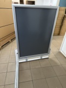 STOJAK REKLAMOWY POTYKACZ  DWUSTRONNY NA SPRĘŻYNACH  70x100 cm