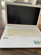 Laptop ASUS D509D z myszką bezprzewodową i dwiemia tobrami