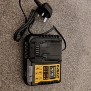 Ładowarka Dewalt DCB1104  18V 4A
