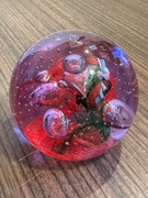 Śliczna szklana kula ozdoba przycisk do papieru 