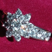 Diamenty brylanty złoty pierścionek