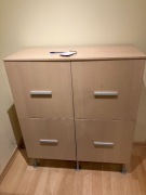 Czterodrzwiowa jasna szafka