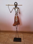 Figura metaloplastyka -dziewczyna grająca na flecie