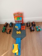 Hot Wheels Monster Truck demolka na stacji + 8 Monster Trucks duży zestaw