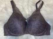 Nowy biustonosz Triumph Body Make-Up Illusion Lace WP wrzosowy 85C