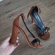 Brązowe sandały zamszowe słupek DeeZee 