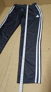 Spodnie materiałowe adidas z elastycznym pasem i kieszeniami rozm.S 