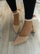 (42) Beżowe, bogato zdobione czółenka wieczorowe z zapięciem, NOWE 