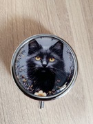 Ozdobne metalowe pudełko, kieszonkowa szkatułka - kotek czarny