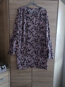 Prosta sukienka z szerokim rękawem 