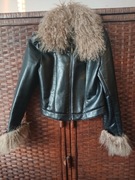 Krótka kurteczka Terranova wykończona futrem z mongolskich jagniąt.