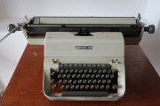 Maszyna do pisania Predom 1002