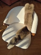 Ekskluzywny szal z lisa srebrnego, szaro-zielony odcień, z ozdobnym ogonem