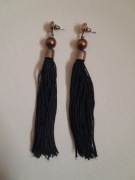 Czarne kolczyki chwosty długie boho eleganckie złote kule lekkie handmade