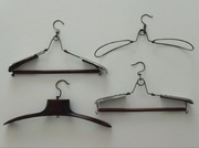 Stare cztery wieszaki 