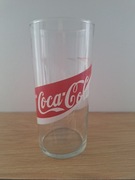 Oryginalny szklany Coca-Cola o pojemności 300 ml.