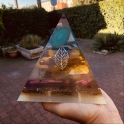 Orgonit piramida 13,5 cm odpromiennik harmonizer ametyst…