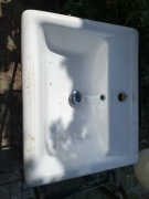 Używana umywalka ceramiczna Cersanit biała podwieszana ścienna