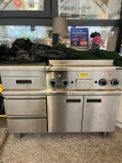 Grill gastronomiczny LOZAMET + szafka dolna i boczna | 70x70 cm 