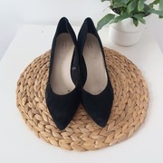 Obcasy buty czółenka 41 5 th Avenue czarne zamszowe