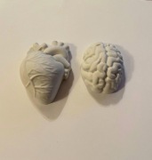 Gipsowe figurki serce mózg do pomalowania dekoracje na halloween spooky 