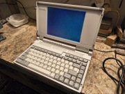 Toshiba T2000SXe (1991) - Retro Laptop, Sprawny, z Zasilaczem