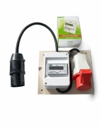 Licznik energii elektrycznej z gniazdem siłowym
