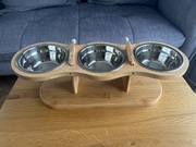 Podniesiona stacja karmienia dla kota– zestaw 3 misek (regulowana)