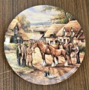 WEDGWOOD Talerz ozdobny porcelanowy w pudełku Certyfikat wieś konie koń