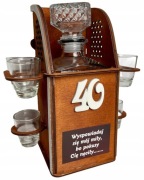 Kieliszki karafka stojak drewniany barek urodziny z cyferką