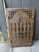 Drzwiczki żeliwne do kominka dekoracja