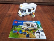 LEGO CITY Wakacyjny kamper 60283